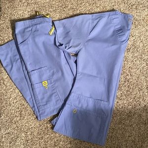 Wonderwink ceil blue scrub set, size XS top and size XS petite bottoms, EUC!